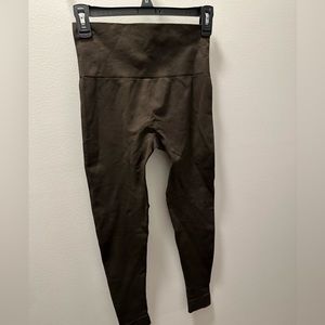 Set Active brown leggings size small